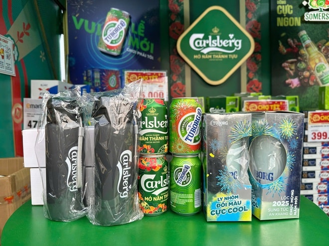 Bia Tết, nước ngọt tràn xuống phố, giá giảm sâu- Ảnh 6. Bia Tết, nước ngọt tràn xuống phố, giá giảm sâu- Ảnh 6.