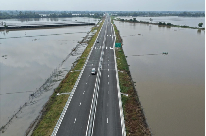 Đoạn cao tốc Hậu Giang - Cà Mau chưa đưa vào khai thác do mưa lớn kéo dài - Ảnh 1.