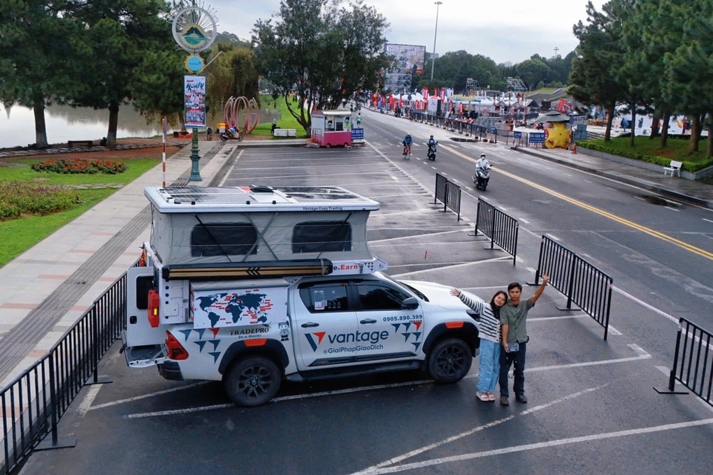 Gia đình ở TPHCM du lịch bằng nhà di động 1,5 tỷ đồng dịp Tết Dương lịch - 2