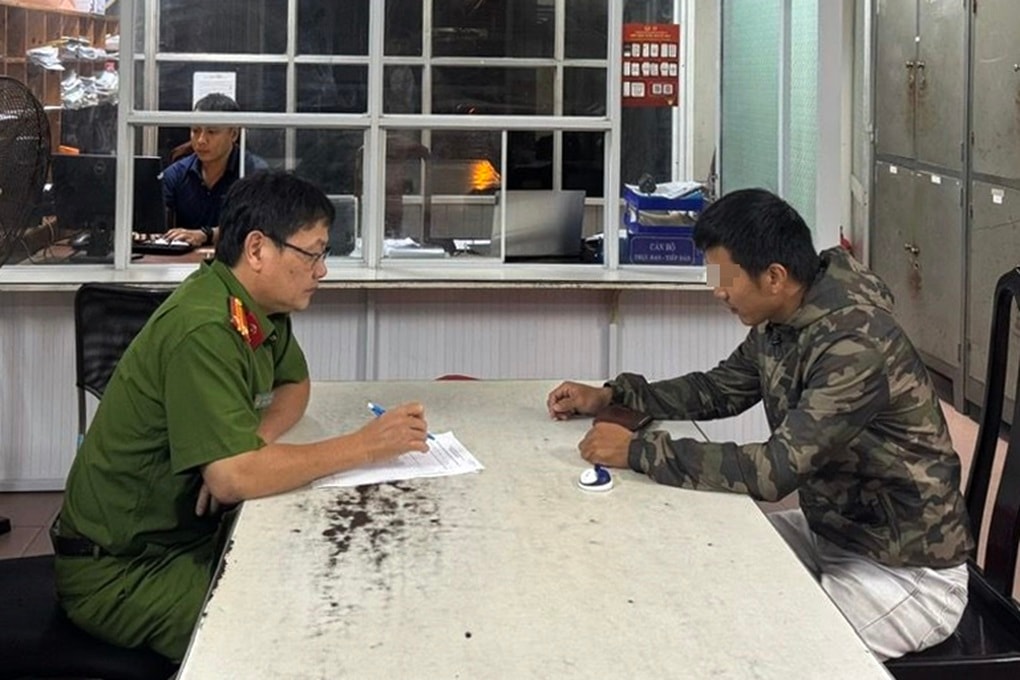 Vụ “làm xiếc” với tờ tiền 200.000 đồng của du khách: Lời khai của tài xế - 1 Vụ “làm xiếc” với tờ tiền 200.000 đồng của du khách: Lời khai của tài xế - 1