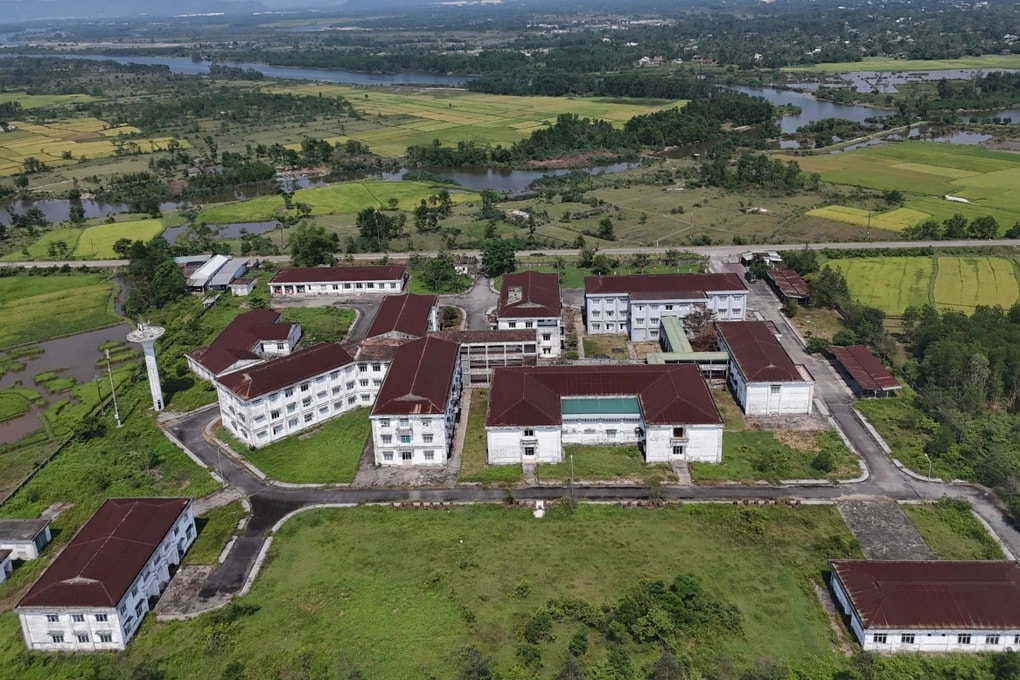 Vụ nhiều cán bộ, nhân viên y tế kêu cứu: Có tiền thưởng, lương vẫn bị nợ - 1