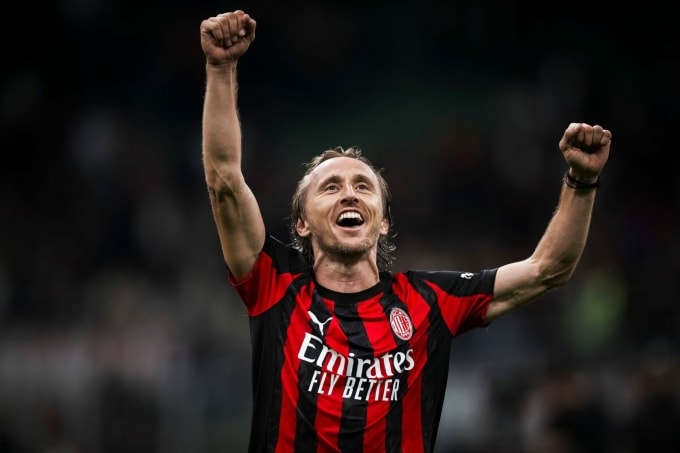 Ở tuổi 40, Modric vẫn là ngôi sao sáng khi chuyển sang thi đấu cho Milan từ hè 2025. Ảnh: AFP