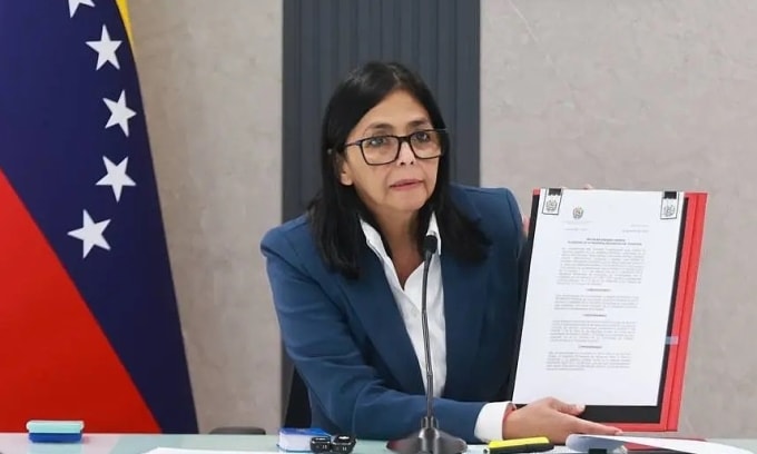 Phó tổng thống Venezuela Delcy Rodriguez phát biểu trên truyền hình ngày 3/1. Ảnh: X/Con el Mazo Dando