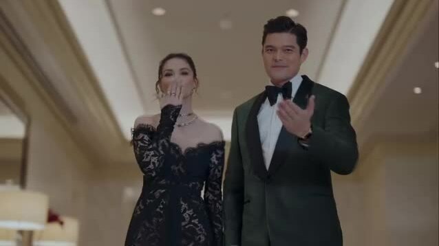 'Sao đẹp nhất Philippines' và chồng sửa soạn dự tiệc