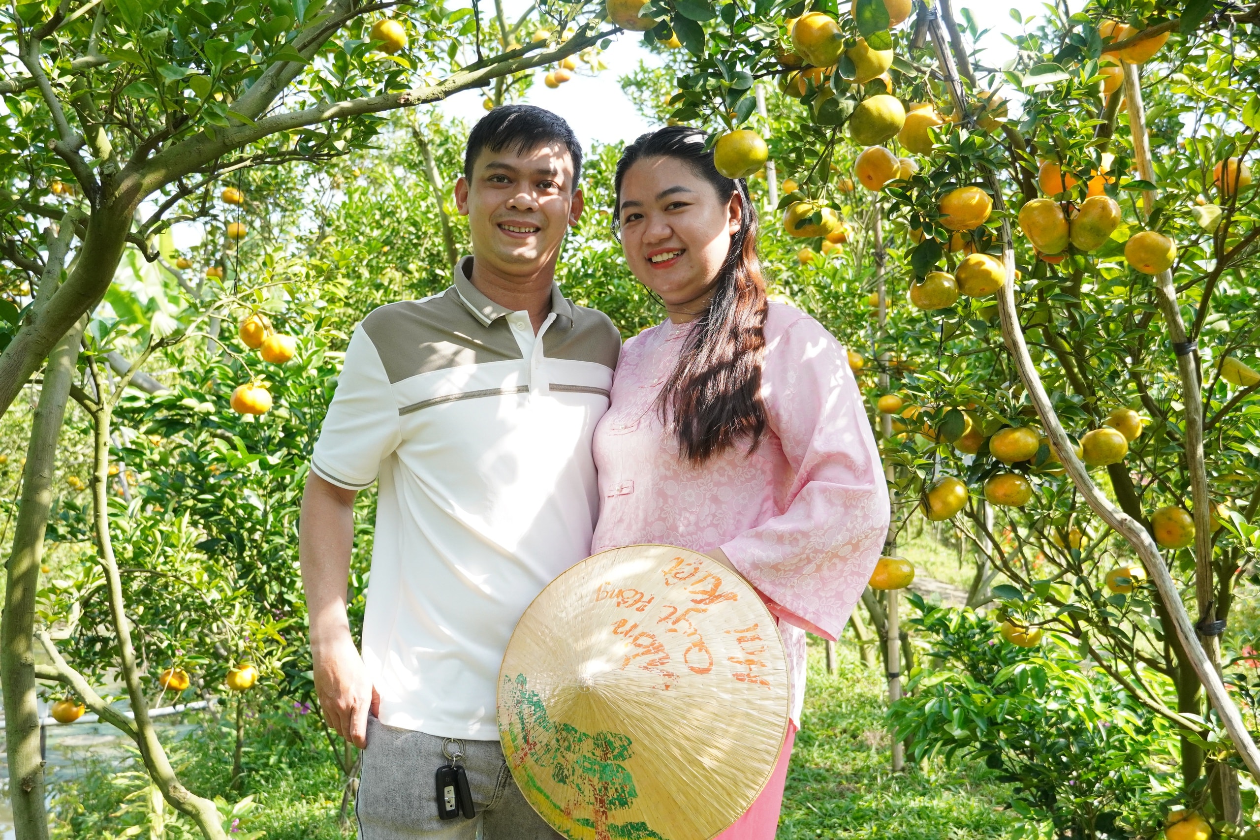 VIDEO: Du khách “ngất ngây” với những vườn quýt vàng rực ở Đồng Tháp - Ảnh 5.