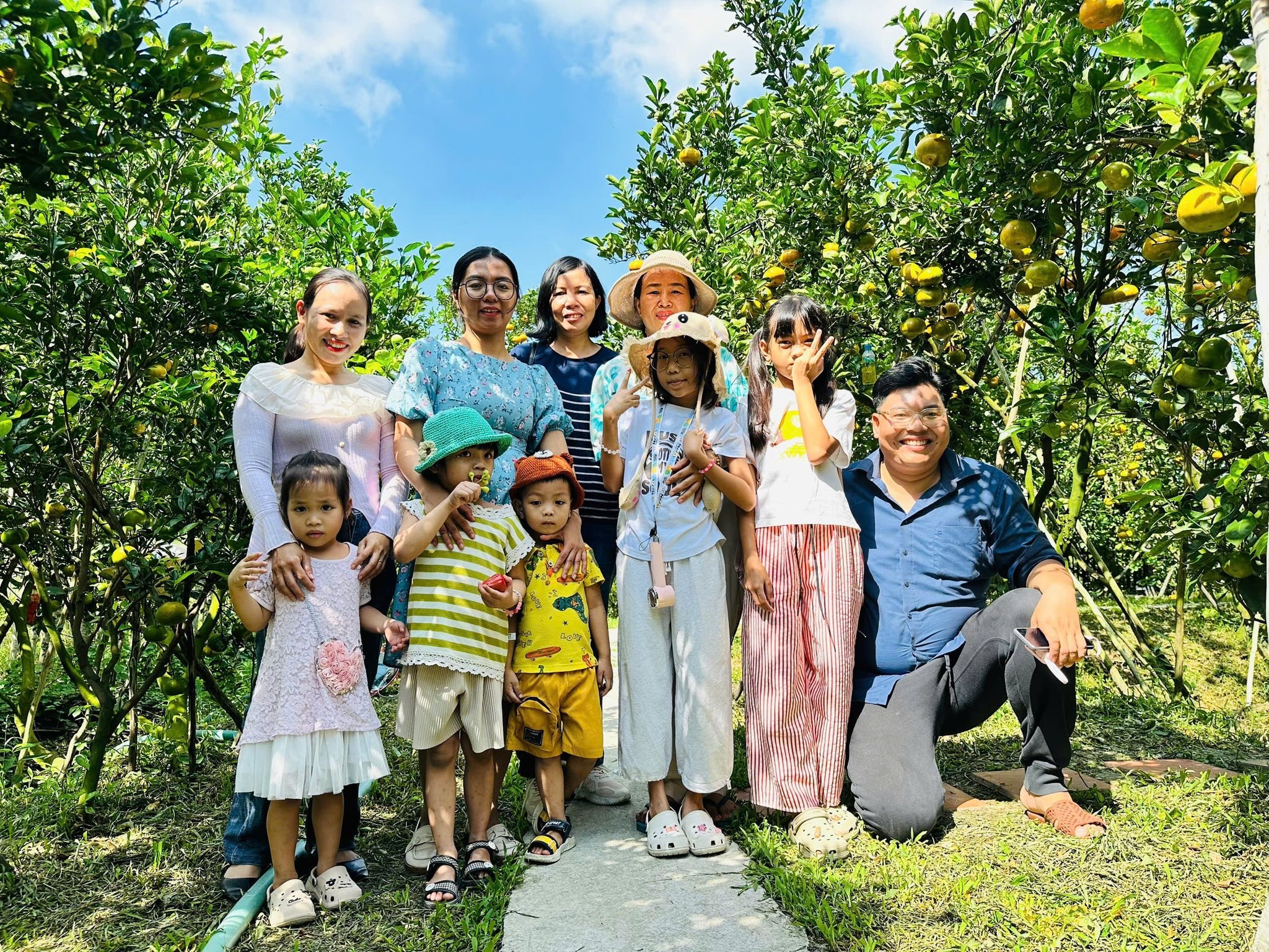 VIDEO: Du khách “ngất ngây” với những vườn quýt vàng rực ở Đồng Tháp - Ảnh 12.