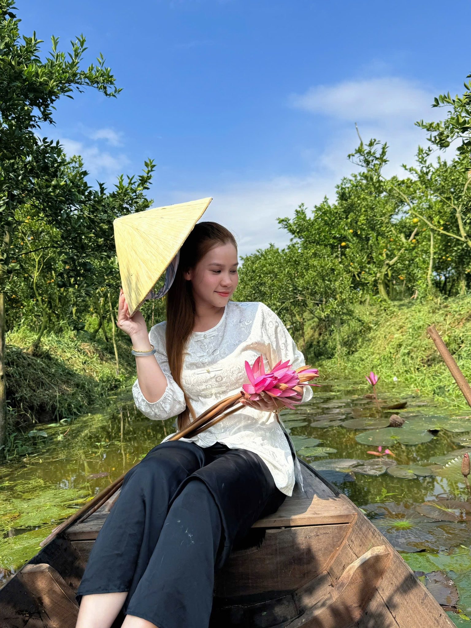 VIDEO: Du khách “ngất ngây” với những vườn quýt vàng rực ở Đồng Tháp - Ảnh 14.