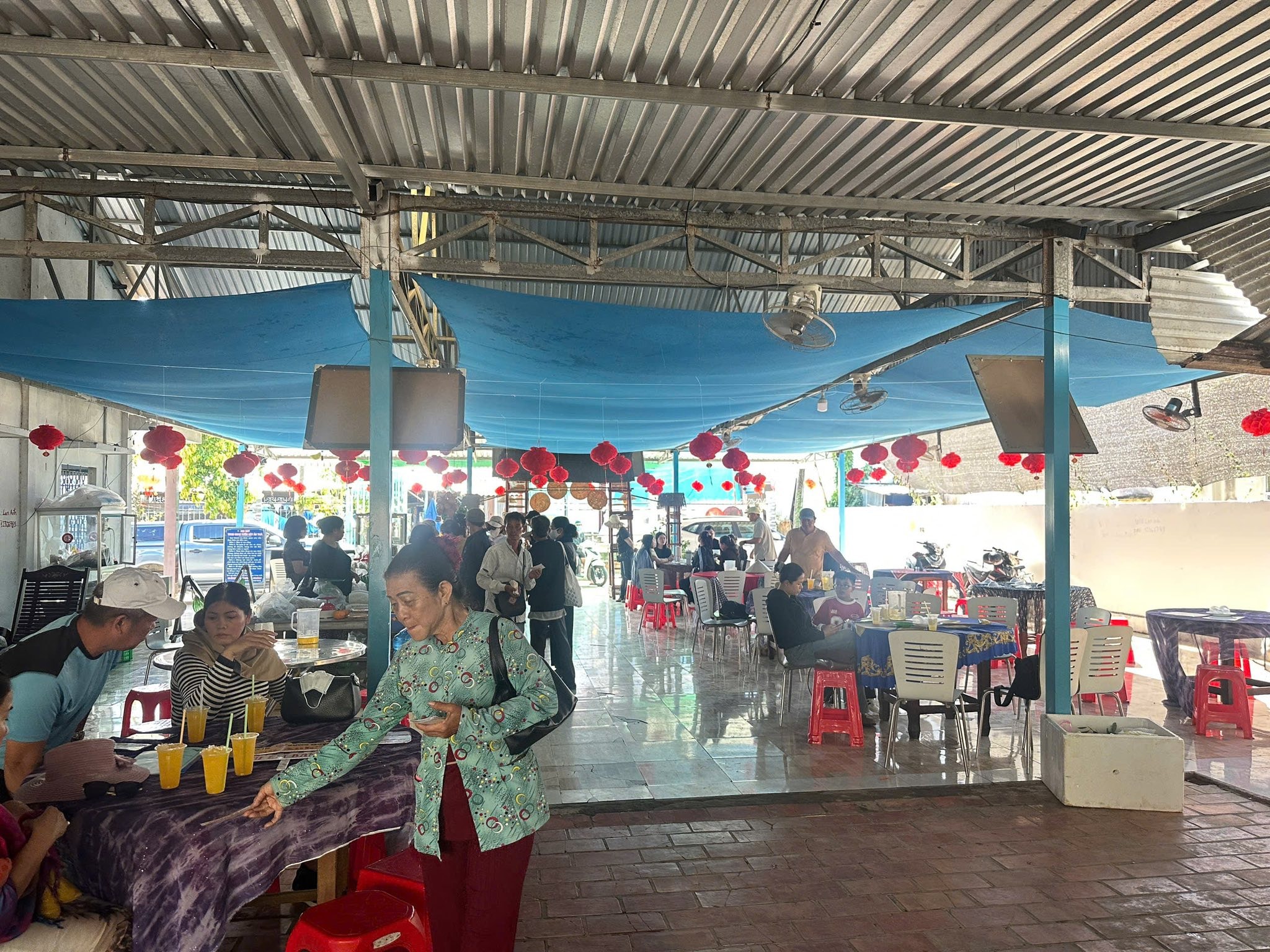 VIDEO: Du khách “ngất ngây” với những vườn quýt vàng rực ở Đồng Tháp - Ảnh 29.