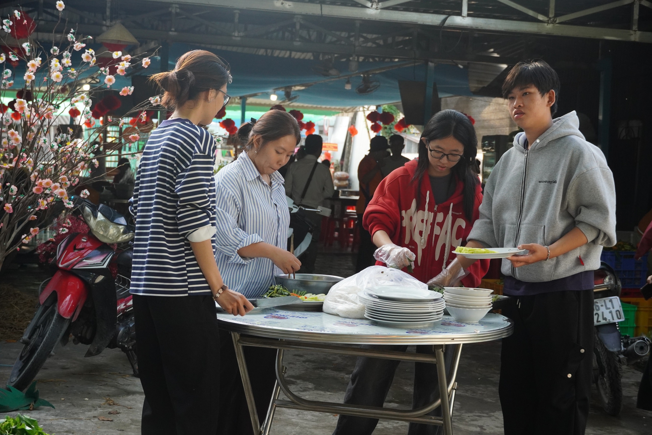 VIDEO: Du khách “ngất ngây” với những vườn quýt vàng rực ở Đồng Tháp - Ảnh 18.