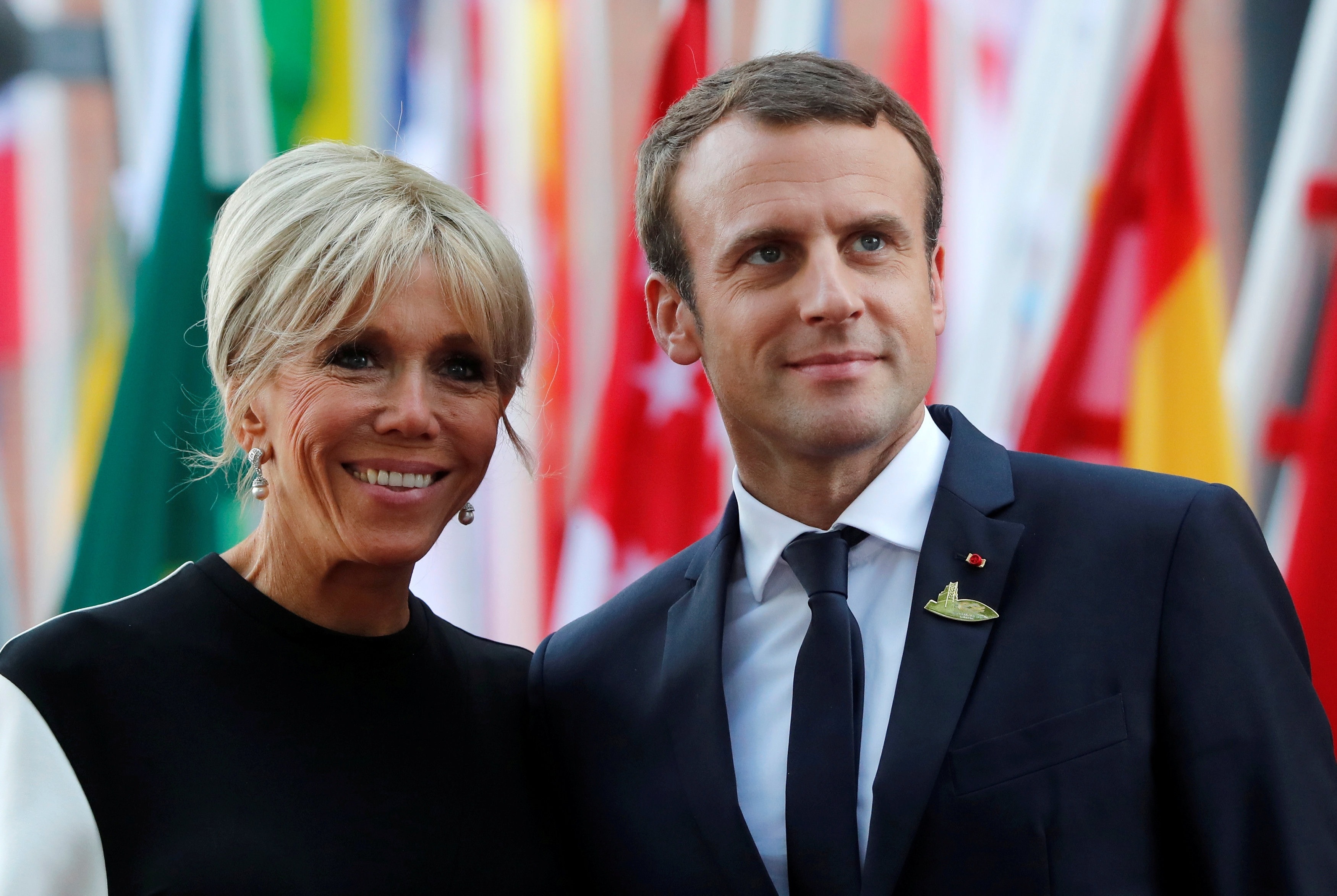 Tổng thống Pháp Emmanuel Macron và phu nhân Brigitte Macron. (Ảnh: Reuters)