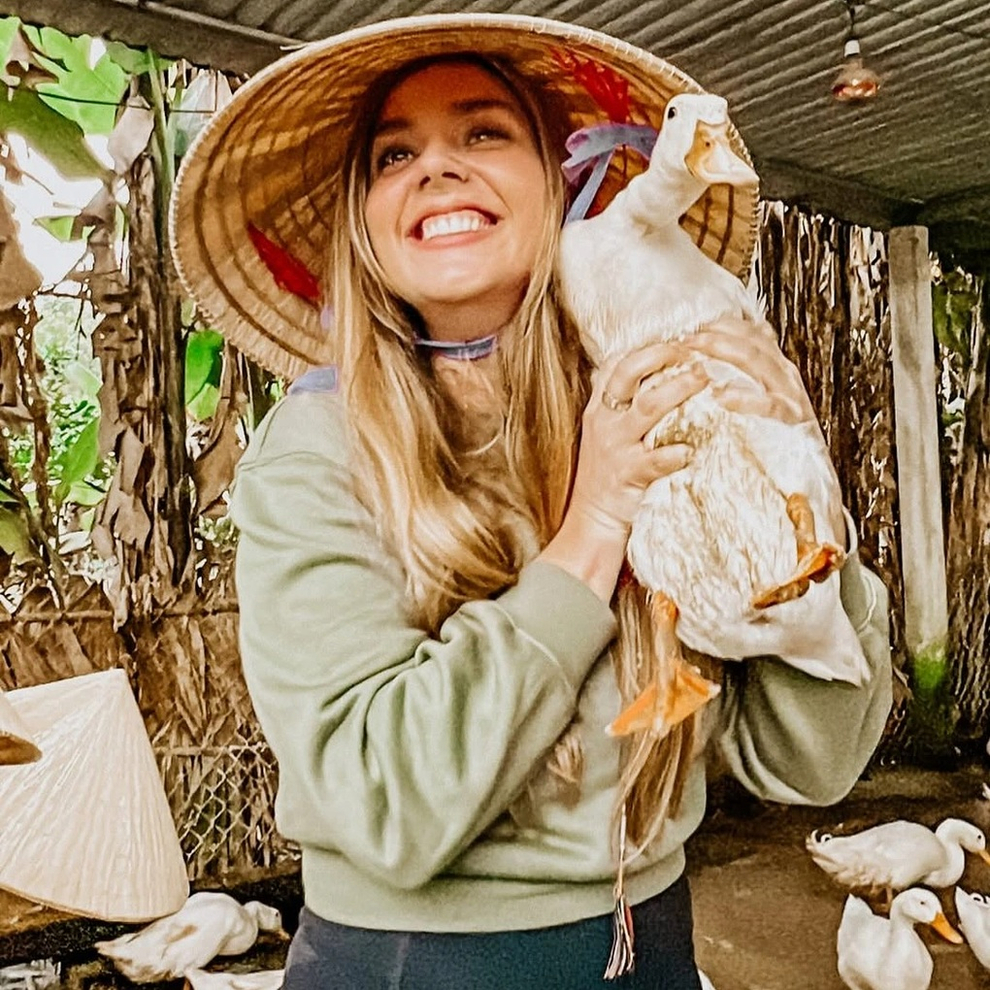 Hành động rất bình thường ở Việt Nam nhưng khiến khách Mỹ sững sờ - 2