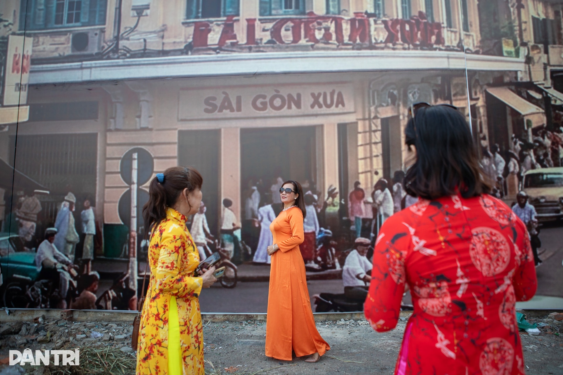 TPHCM rộn ràng với vườn hoa xuân ven ga Ba Son, thu hút giới trẻ check-in - 12 TPHCM rộn ràng với vườn hoa xuân ven ga Ba Son, thu hút giới trẻ check-in - 12