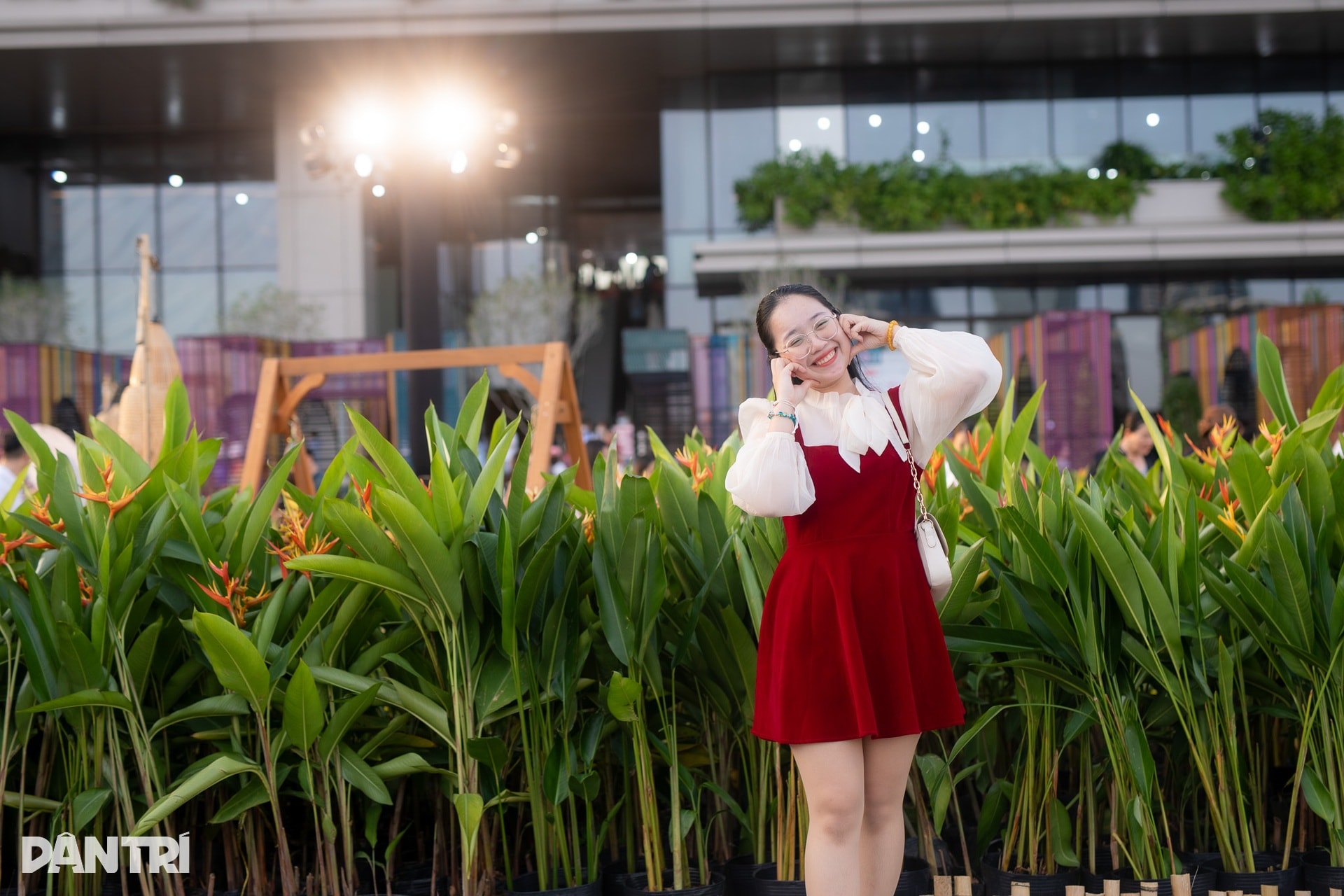 TPHCM rộn ràng với vườn hoa xuân ven ga Ba Son, thu hút giới trẻ check-in - 10 TPHCM rộn ràng với vườn hoa xuân ven ga Ba Son, thu hút giới trẻ check-in - 10