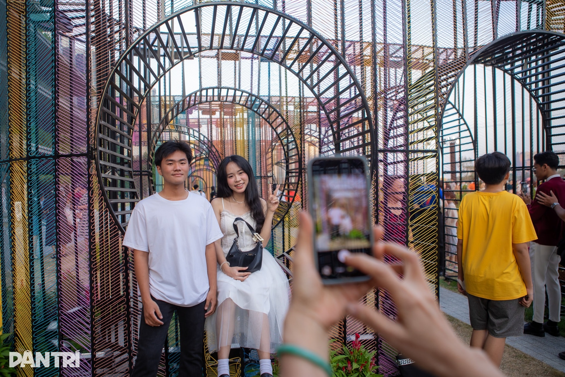 TPHCM rộn ràng với vườn hoa xuân ven ga Ba Son, thu hút giới trẻ check-in - 7 TPHCM rộn ràng với vườn hoa xuân ven ga Ba Son, thu hút giới trẻ check-in - 7