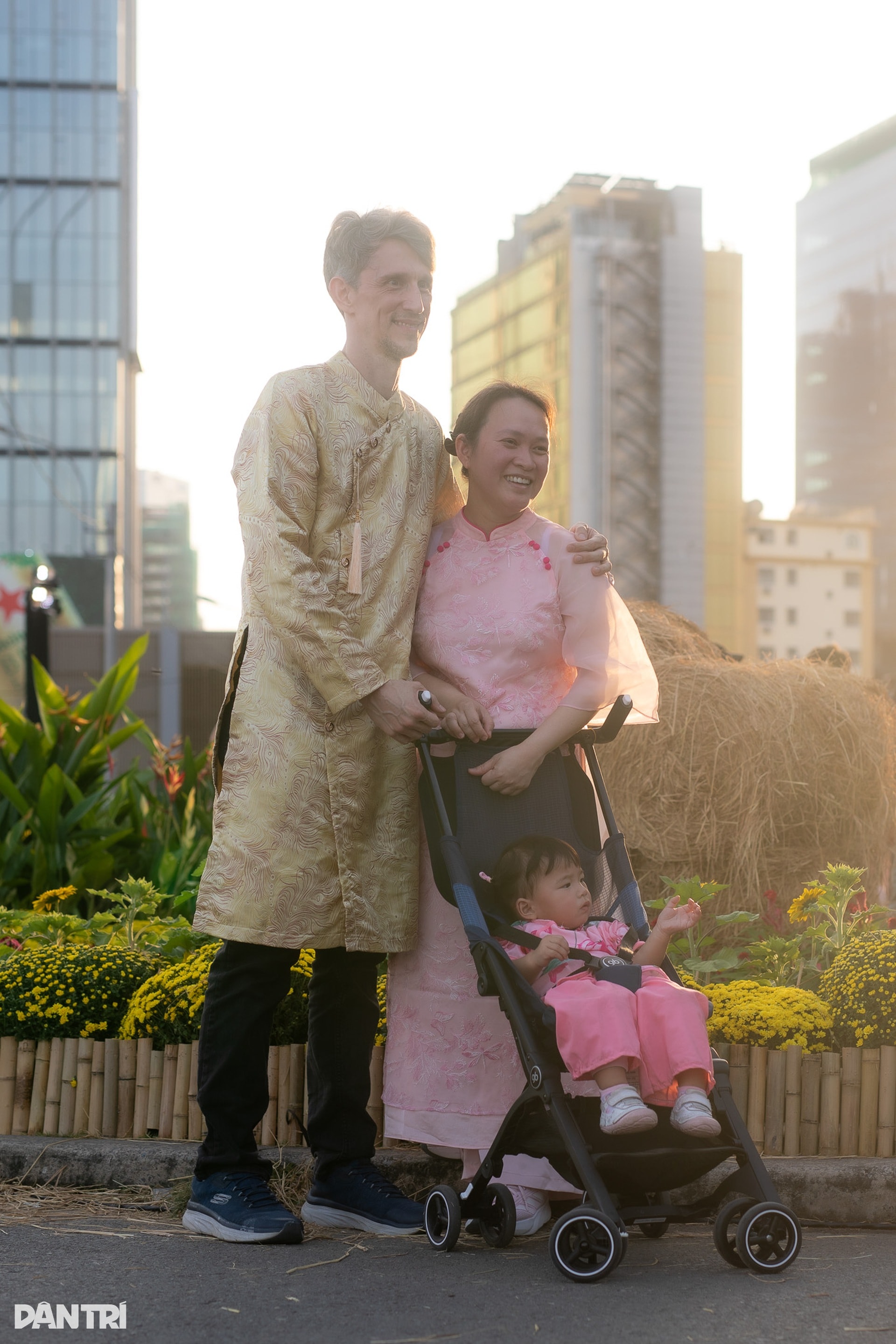 TPHCM rộn ràng với vườn hoa xuân ven ga Ba Son, thu hút giới trẻ check-in - 8 TPHCM rộn ràng với vườn hoa xuân ven ga Ba Son, thu hút giới trẻ check-in - 8