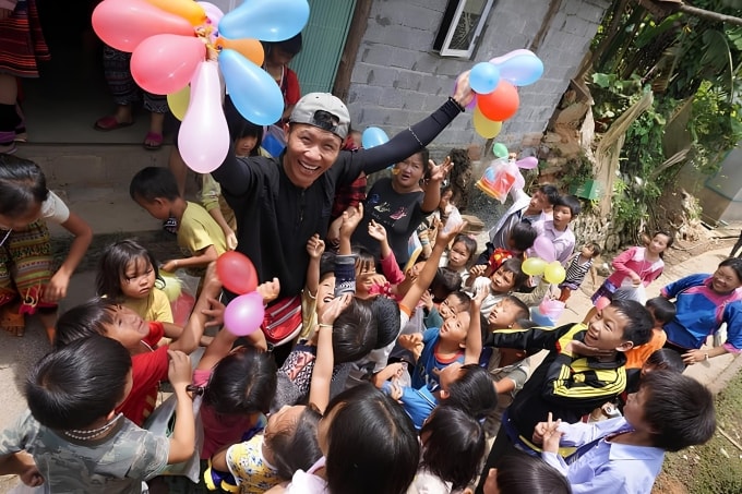 Cú lộn ngược dòng của đứa trẻ bụi đời chợ Lớn - 2