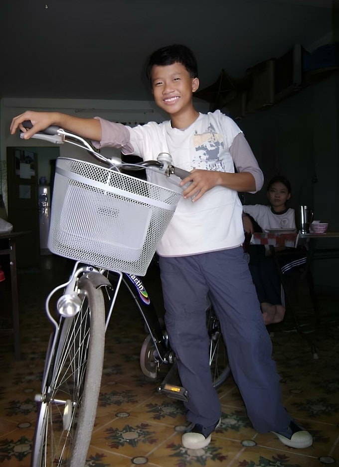 Cú lộn ngược dòng của đứa trẻ bụi đời chợ Lớn - 1