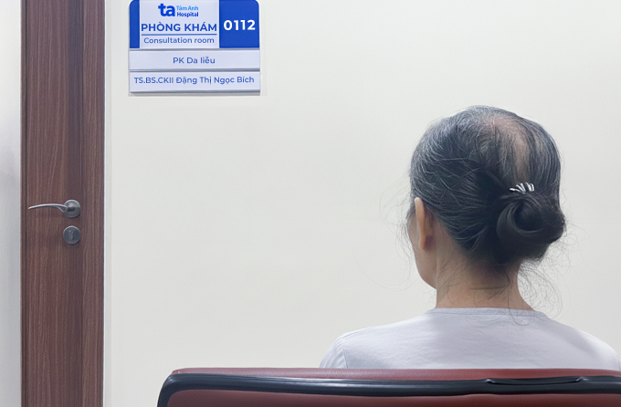 Bà Thanh chờ khám tại Bệnh viện Đa khoa Tâm Anh. Ảnh: Bệnh viện Đa khoa Tâm Anh