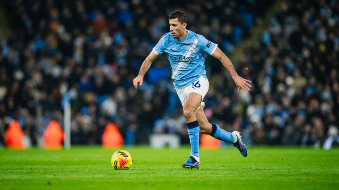 Rodri đi bóng trong trận. Ảnh: Man City