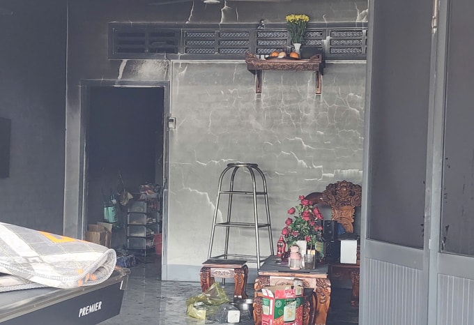 Bên trong căn nhà cháy. Ảnh: Nam An