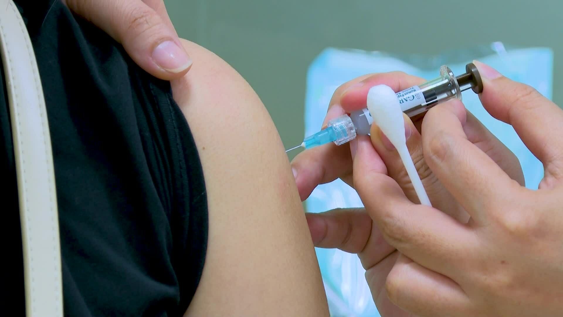 Yêu người nhiễm HPV có cần tiêm vaccine để phòng ngừa?