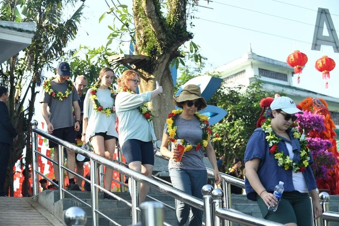 Du lịch Quảng Trị dịp Tết Dương lịch 2026 thu hút 120 . 000 Khách , doanh thu 138 tỉ đồng - Ảnh 2. Du lịch Quảng Trị dịp Tết Dương lịch 2026 thu hút 120 . 000 Khách , doanh thu 138 tỉ đồng - Ảnh 2.