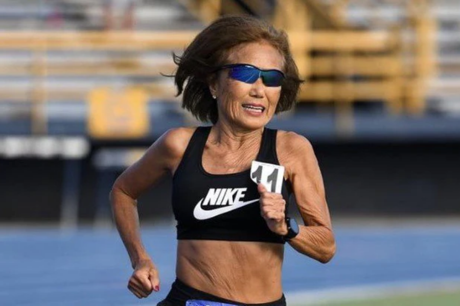 ba-jeannie-rice-77-tuoi-nguoi-da-pha-nhieu-ky-luc-marathon-nu.png