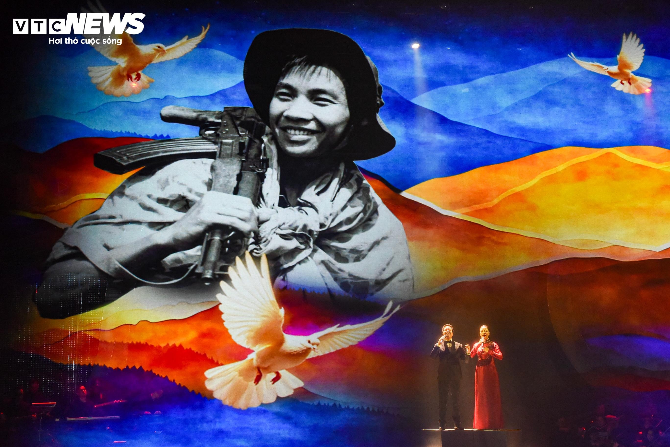 Toàn cảnh chương trình nghệ thuật 'Với Đảng vẹn toàn niềm tin yêu' - 16