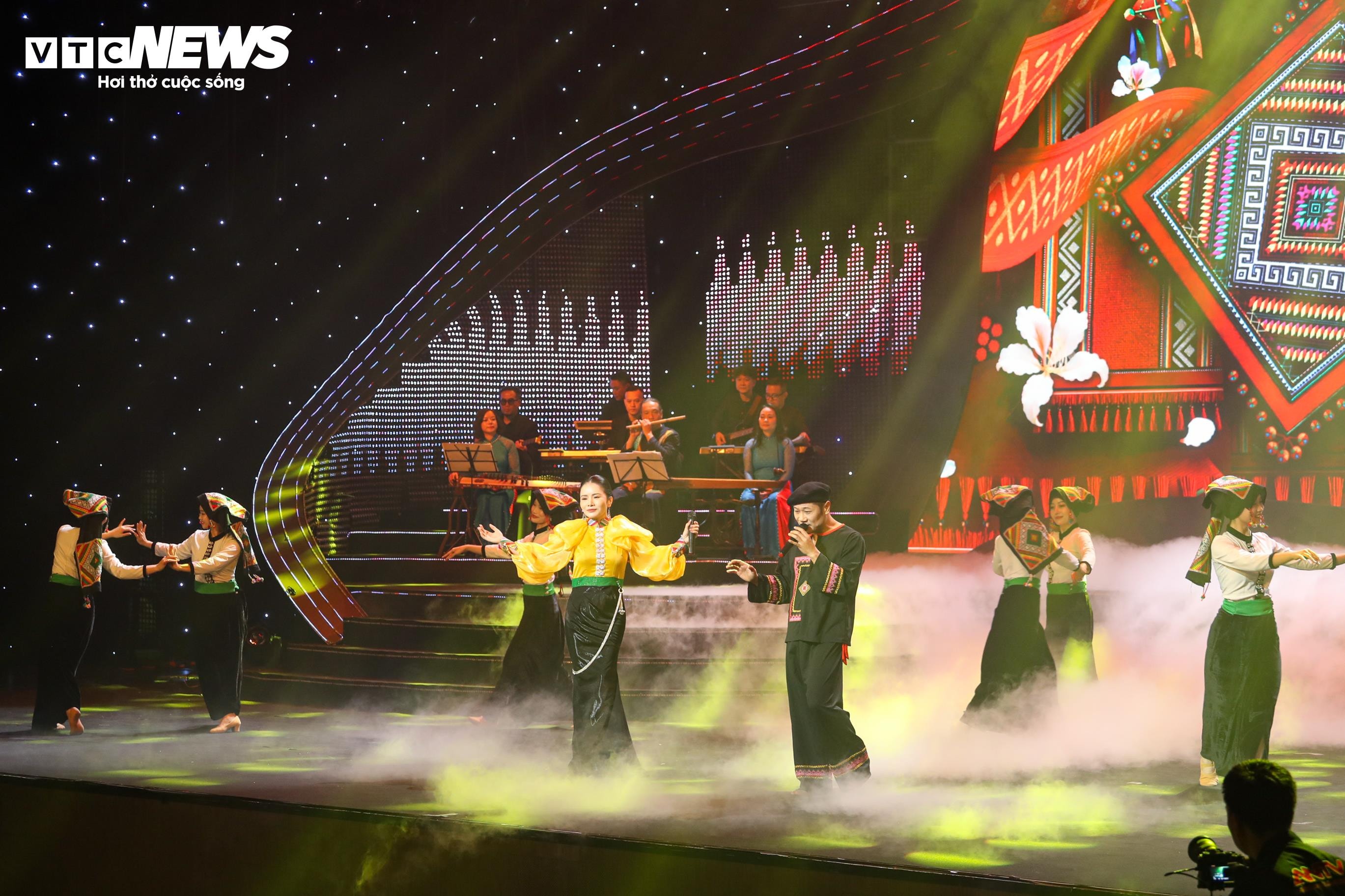 Toàn cảnh chương trình nghệ thuật 'Với Đảng vẹn toàn niềm tin yêu' - 13