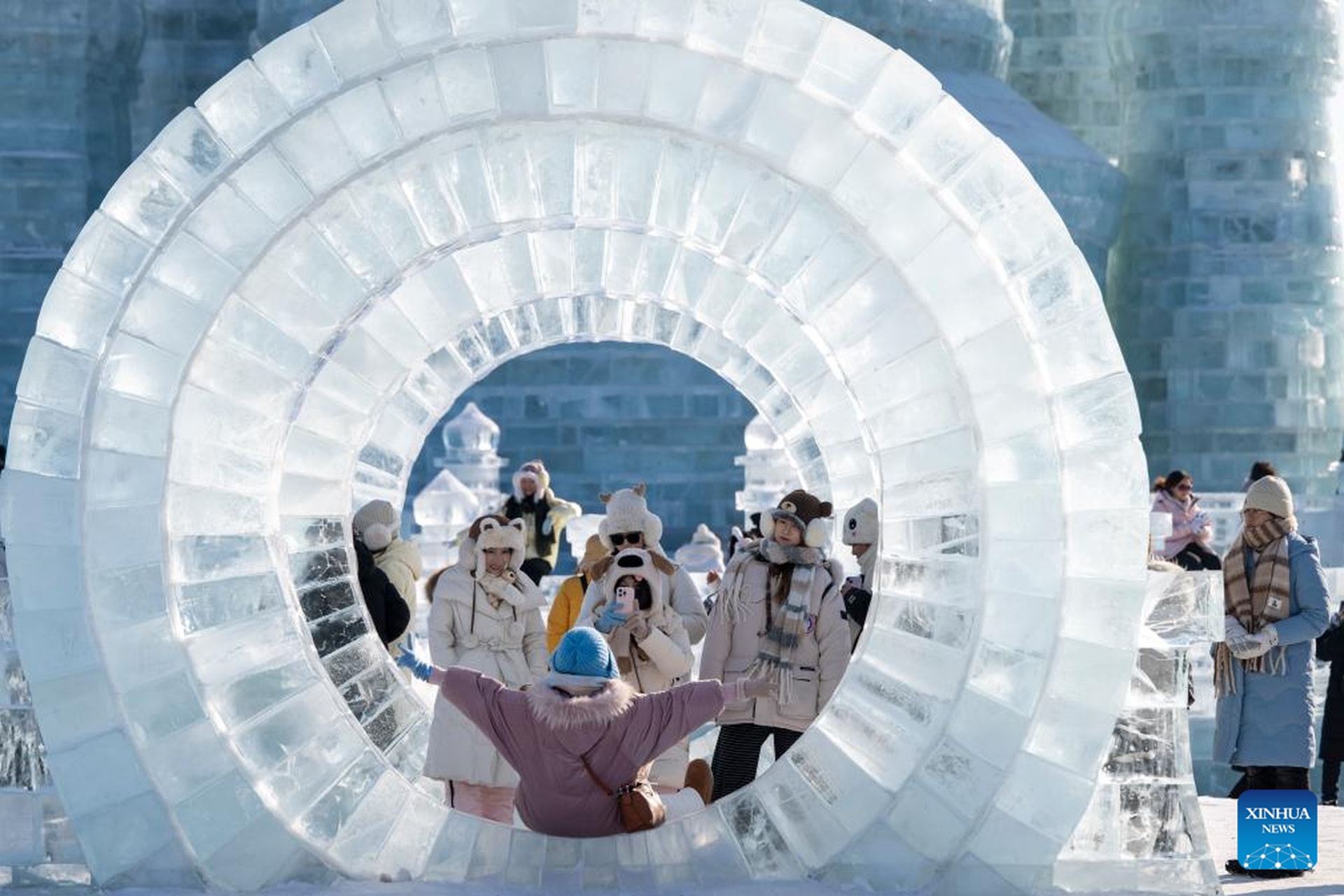 Bên trong lễ hội băng tuyết lớn nhất thế giới ở Cáp Nhĩ Tân - 5