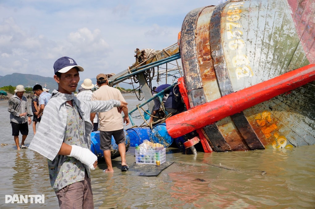 Gần 2 tháng sau bão, tàu cá nằm bờ, ngư dân cõng nợ trở lại biển - 2
