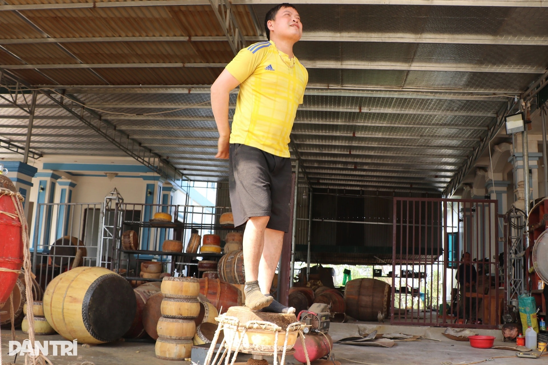 Nghề tay gõ nhịp, chân nhún nhảy vào vụ Tết - 10