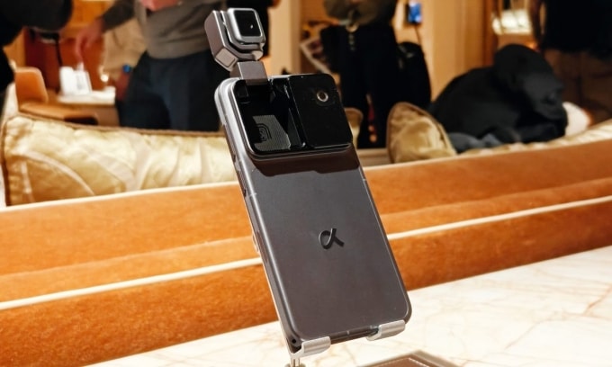 Nguyên mẫu Robot Phone của Honor tại CES 2026. Ảnh: Digital Trends