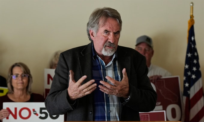 Ông Doug LaMalfa trong buổi họp báo ở Chico, bang California, Mỹ tháng 10/2025. Ảnh: AP