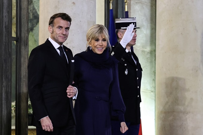 Tổng thống Pháp Emmanuel Macron và Đệ nhất phu nhân Brigitte Macron tại Paris hồi tháng 12/2025. Ảnh: AFP