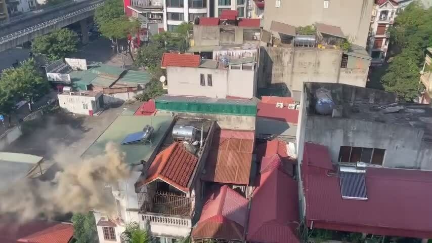 'Hun người' trong khói bún chả