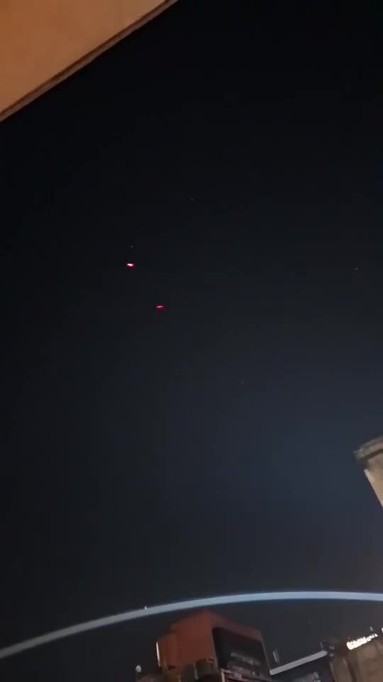 Drone lạ bay qua Phủ Tổng thống Venezuela, lực lượng an ninh khai hỏa