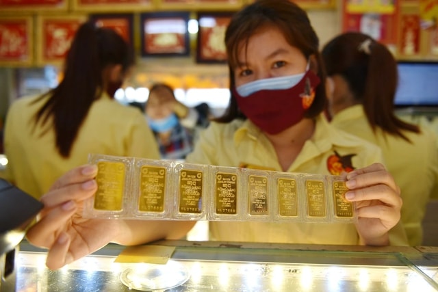 Sẽ quy định ngưỡng chịu thuế thu nhập cá nhân với chuyển nhượng vàng miếng - Ảnh 2.