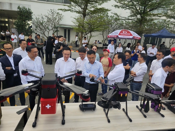 Drone gia nhập cuộc đua giao hàng - Ảnh 1.