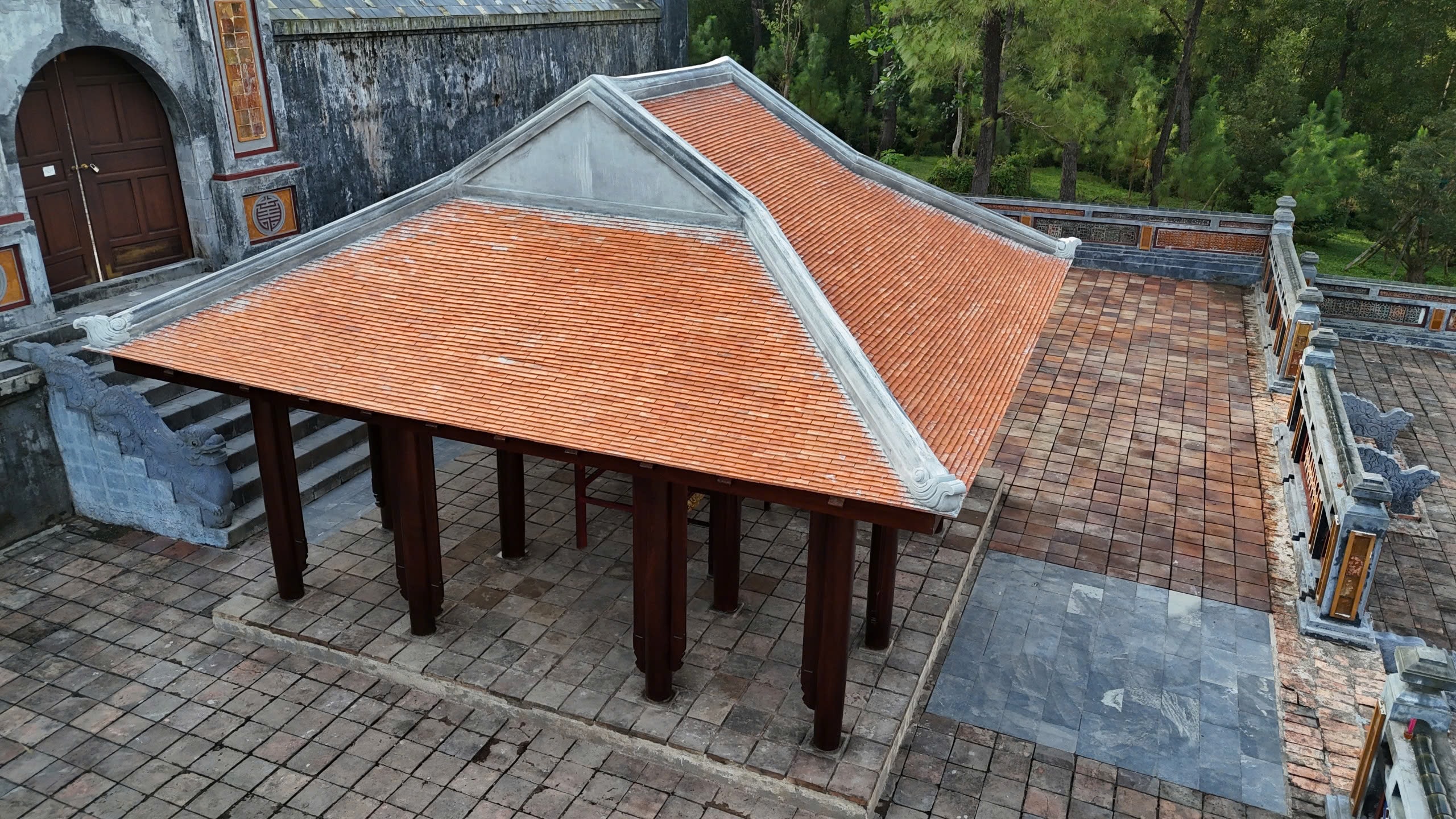 Đề xuất tháo dỡ 'công trình lạ' ở di tích lăng vua Thiệu Trị- Ảnh 1.