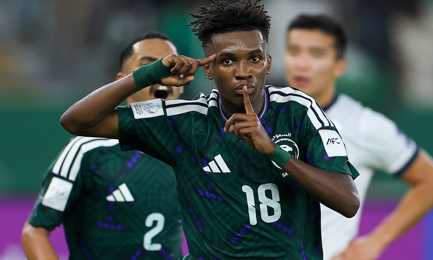 Al Ghamdi - đồng đội của Cristiano Ronaldo - ghi bàn giúp U23 Ả Rập Xê Út giành chiến thắng.