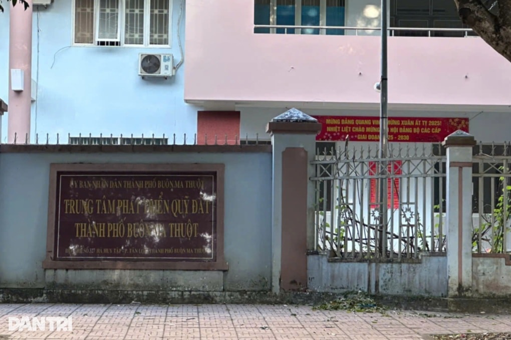 Mượn hơn 10 tỷ đồng tiền đền bù để trả lương vì lo... lao động bỏ việc - 1 Mượn hơn 10 tỷ đồng tiền đền bù để trả lương vì lo... lao động bỏ việc - 1