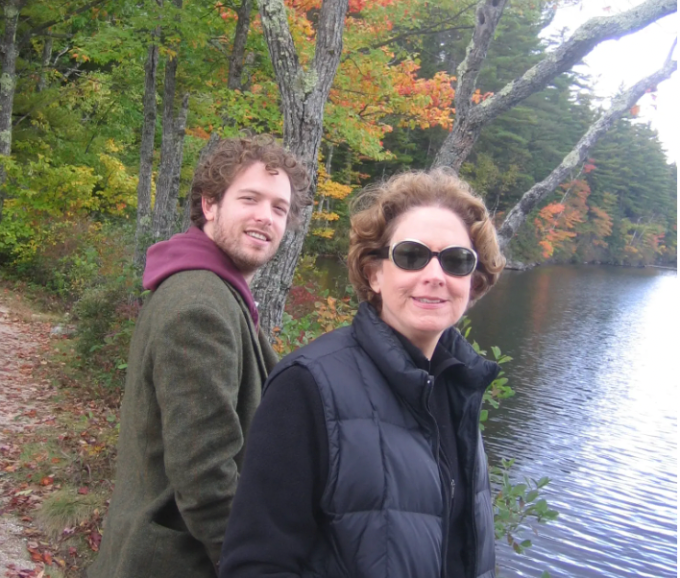 Stefan và mẹ ruột, người đã qua đời vì ung thư phổi năm 2020. Ảnh: NY Post