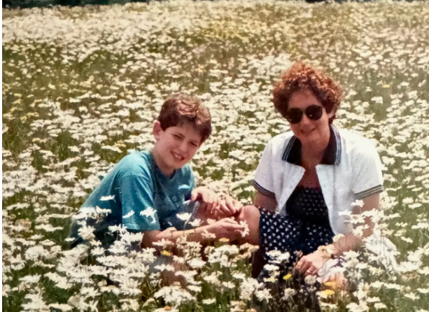 Stefan Merrill Block và mẹ trong quá trình học homeschooling ở Texas, Mỹ, năm 1991. Ảnh: NY Post