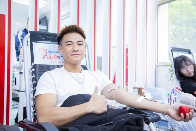 Hiến máu tình nguyện tại Viện huyết học. Ảnh: Quang Hải