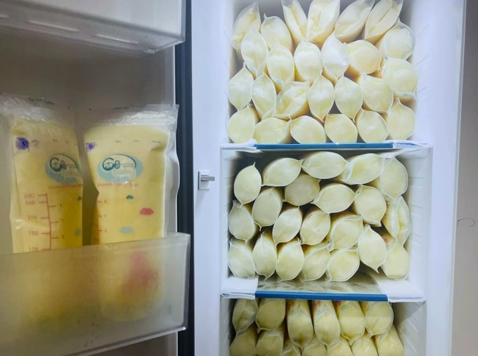 Nếu cho trẻ bú sữa mẹ từ nguồn đi xin, nên xin từ người quen, biết rõ sức khỏe người cho và có các bước bảo quản, rã đông đúng. Ảnh: Thùy Dung