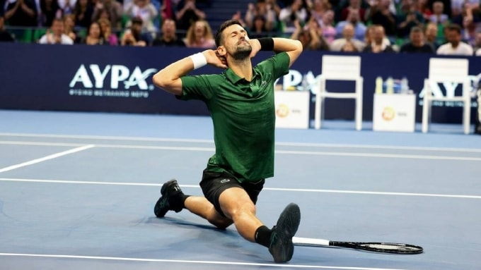 Djokovic mừng chiến thắng ở giải ATP 250 tại Athens, Hy Lạp hồi tháng 11/2025. Ảnh: Reuters