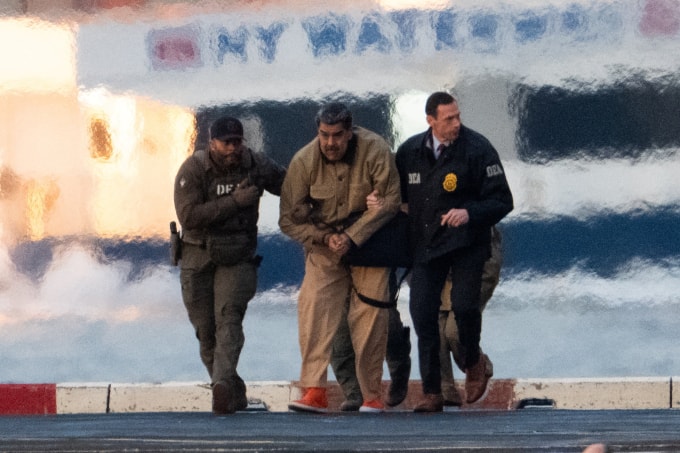 Ông Maduro được đưa tới tòa án ở New York bằng trực thăng ngày 5/1. Ảnh: Reuters