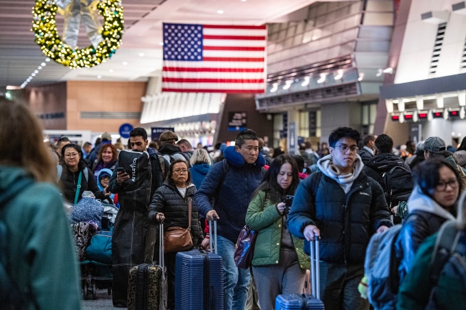 Hành khách tại sân bay Logan ở thành phố Boston, bang Massachusetts, Mỹ tháng 12/2024. Ảnh: AFP