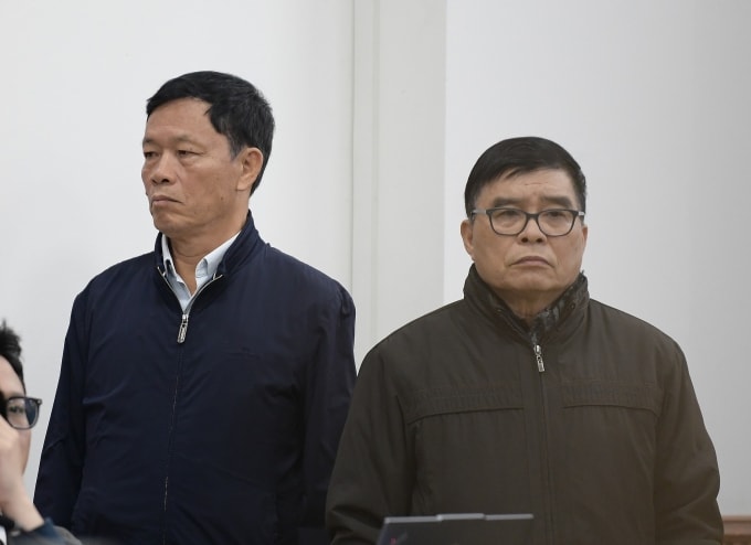 Cựu thiếu tướng Nguyễn Duy Cường (trái) và cựu thiếu tướng Hoàng Viết Quang. Ảnh: Danh Lam